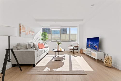 Stylish LA Getaway near Downtown - Prime Location on Wilshire Blvd!