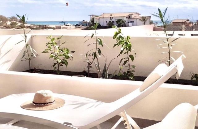 Stylish Lagoon Paradise Apartment