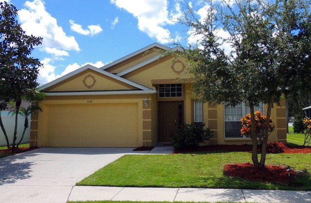 Stylish Lakefront Villa with South Facing Pool. A short drive to fine beaches.
