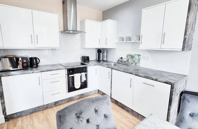 Stylish & Modern 2BR Flat
