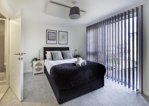 Stylish & Modern Flat 2 Min Walk to Ashford Outlet