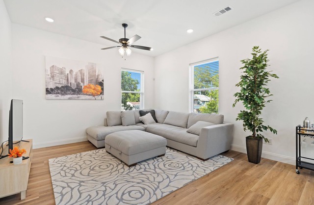 Stylish new build 2BR/2BA getaway w/gated parking