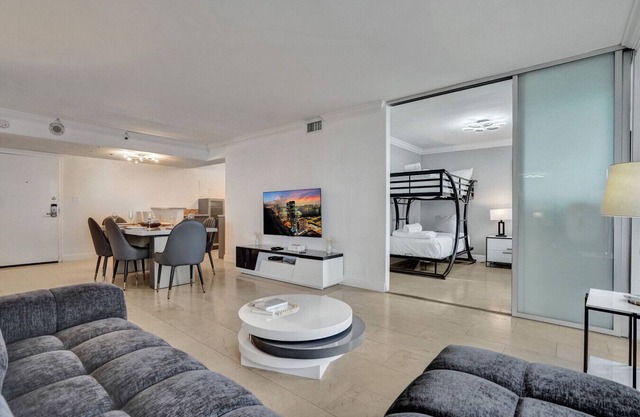 Stylish Ocean Beach Retreat/Beach Service/1009