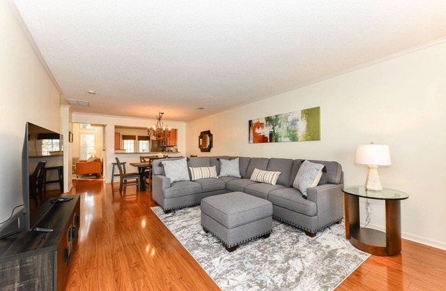Stylish Serenity - Spacious townhouse minutes from PTI and downtown Greensboro.