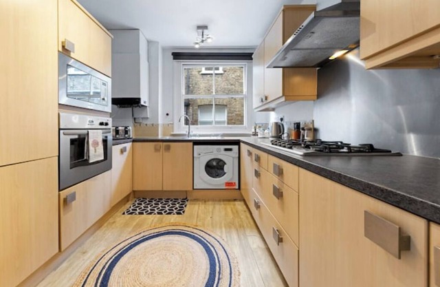 Stylish Split level 2 bedroom flat in NW London
