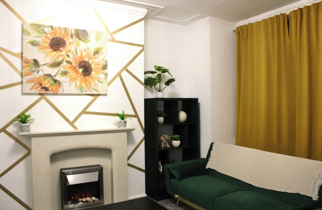 Stylish Stay Near Etihad Stadium /TV Included /Great For Groups