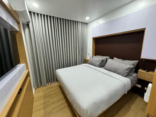 Stylish Staycation near BGC w/Home Cinema