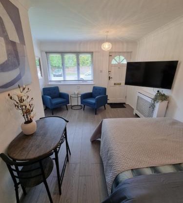 Stylish Studio Flat In Harborne