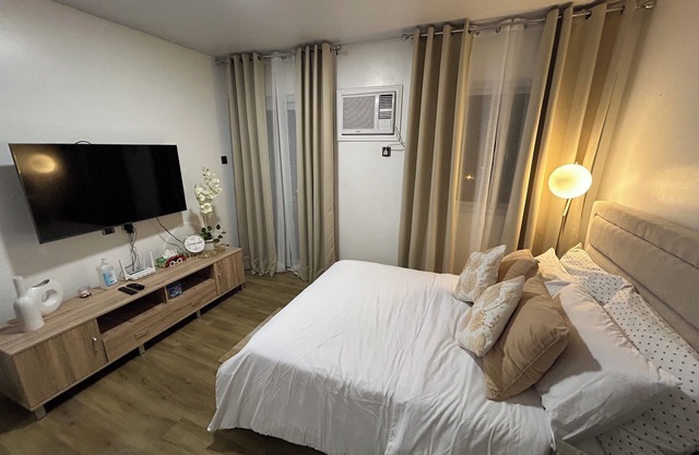Stylish Studio Hideaway, Talisay City, WiFi + AC
