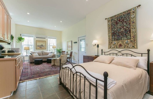 Stylish Studio in the Trees - Montford