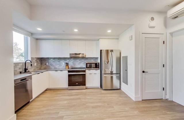 Stylish Studio Suite in West Oakland