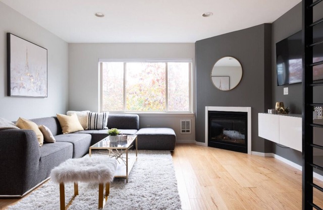 Stylish Urban Loft w/Floating Stairs and Fireplace
