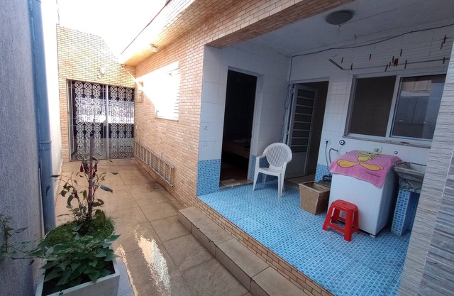 Super King House with Garage, 5 minutes from the Metro