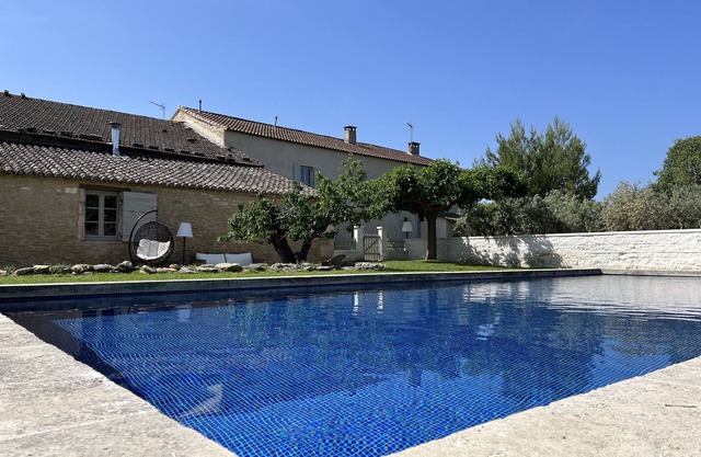 Sublime mas provençal of character revovated with a large pool