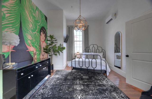 Sugar's INN Room #2