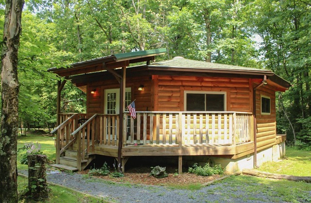 Sugar Shack Yurt Romantic and cozy!