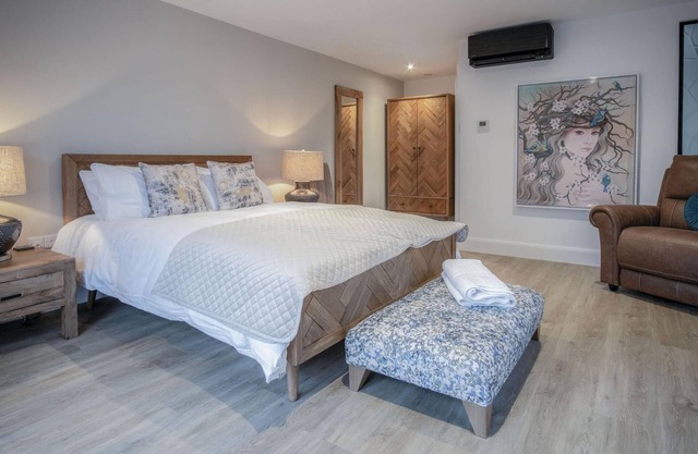 Suite 1 - Sleeping Giant Hotel - Pen Y Cae Inn