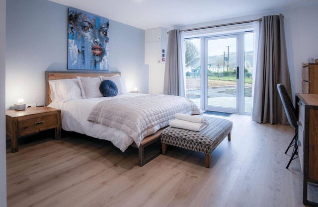 Suite 6 - Sleeping Giant Hotel - Pen Y Cae Inn