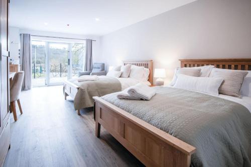 Suite 8 - Sleeping Giant Hotel - Pen Y Cae Inn