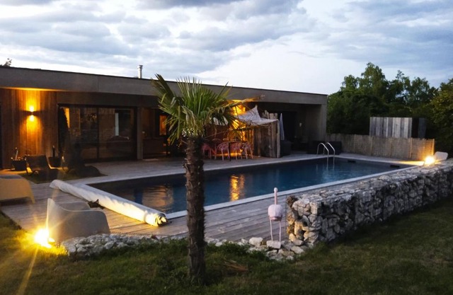 Suite contemporaine et spa privatif