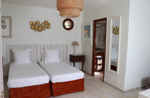 Suite double bed + sofa bed with terrace (11)