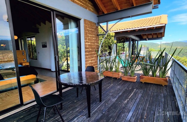 Suite Flotante: glass carpet floor and magical views