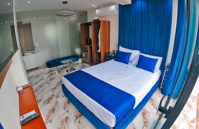 Suite Con Jacuzzi y Balcón by BlueThree Hotel 3✨️ a 7 min de la Plaza de Chancay