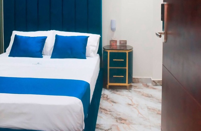 Suite Con Ducha Hidromasaje by BlueThreeHotel 3✨️ a 7min de la Plaza de Chancay.