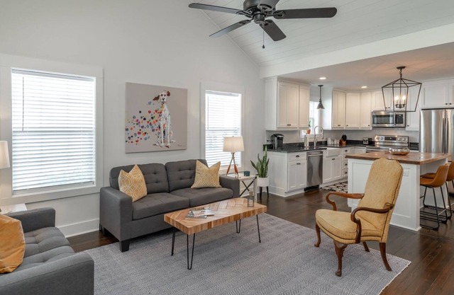 Summer Availability! 2/1 Stay in the Art District WestGVL