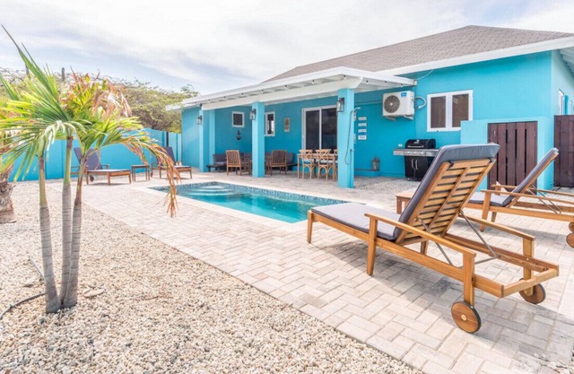 Summer Breeze Villa · STUNNING PRIVATE VILLA with POOL - SLEEPS 8