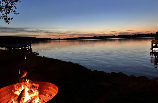 Summer Getaway ☀️ Clean & clear 🧘 Sunset 🌅 Located Pickerel Lake Maine Twp