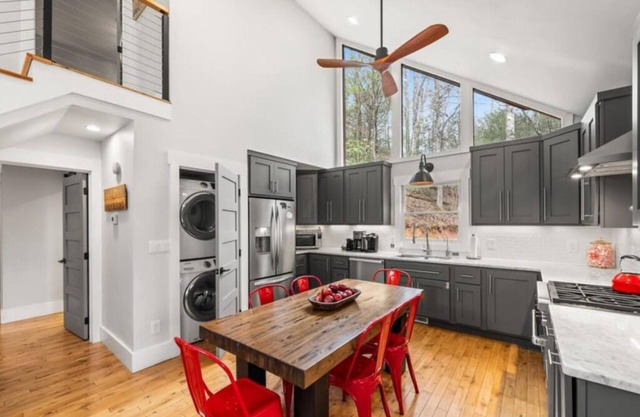 SUMMER SPECIAL! 5-Star Home with 2 King Beds, Trundle, Sleeps 6, & Game Room