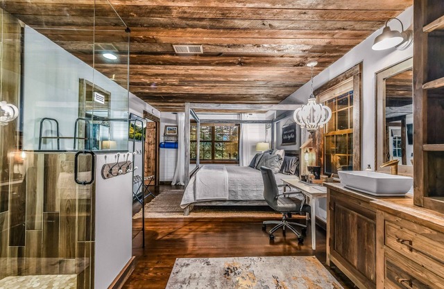 Summer Wind 2 Bedroom Cabin by RedAwning