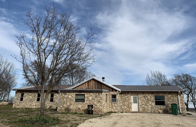Summers’ Place Saint Jo Home with a View