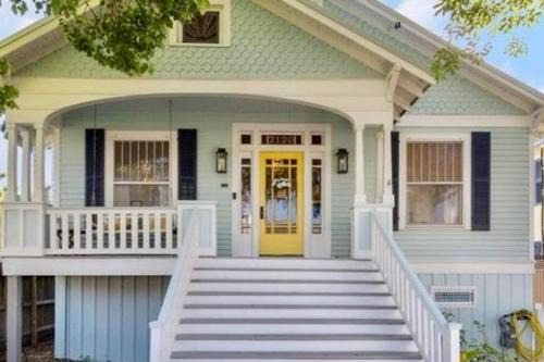 Summerwind - Heated Pool, 3 Baths, 3 Blocks to Beach