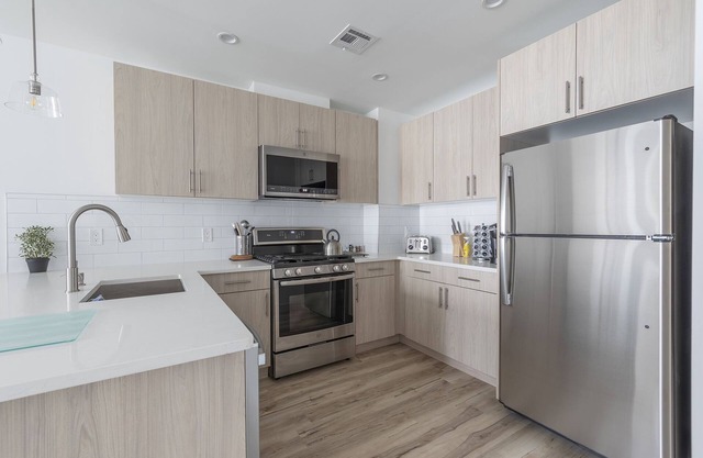 Sun-kissed 3BR Loft With Patio Minutes to NYC