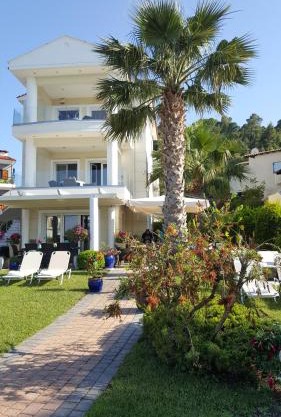 SUN RESIDENCE Exclusive Seaside Suites