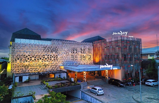 Sunday Hotel Arshika Sunset Road