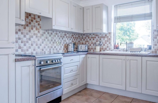 Sunderland Avenue - 2 Bedroom - Pembroke Dock