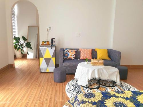Sunflower room - Là Lá Homstay Vinhomes Grand Park