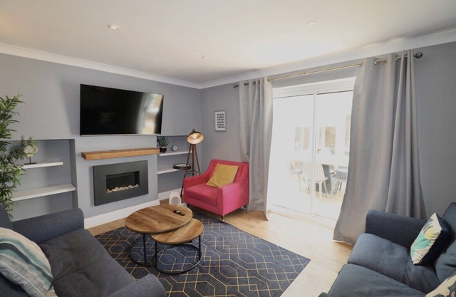 Sunningdale Stunning Four Bedroom House