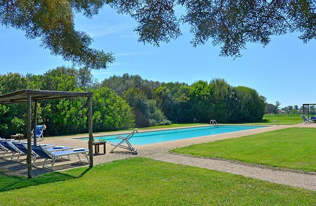Sunny apartment with terrace, pool and PRIVATE ACCESS TO THE BEACH