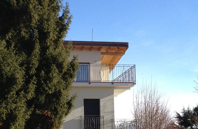 Sunny apartment with large terrace and view of Lake Como and the Alps