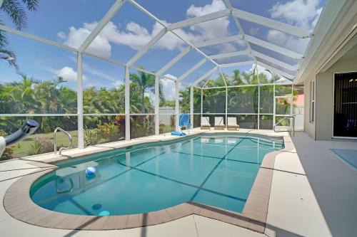 Sunny Days - Spacious Villa with Saltwater Heated Pool 4 bedroom 2 bathroom