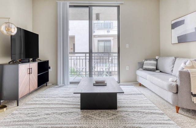 Sunny Downtown 1BR w/ Pool, W/D & Gym, near Broad Museum, by Blueground