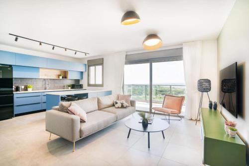 Sunny Haven Sea View Escape by Sea N' Rent