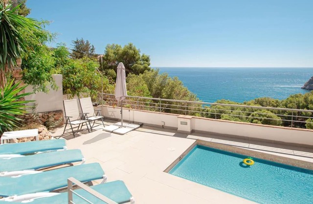 Sunny house with great sea views, 3 terraces, private heated pool and sauna