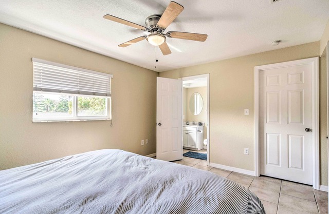 Sunny Indian Rocks Beach Condo: Steps to Gulf!