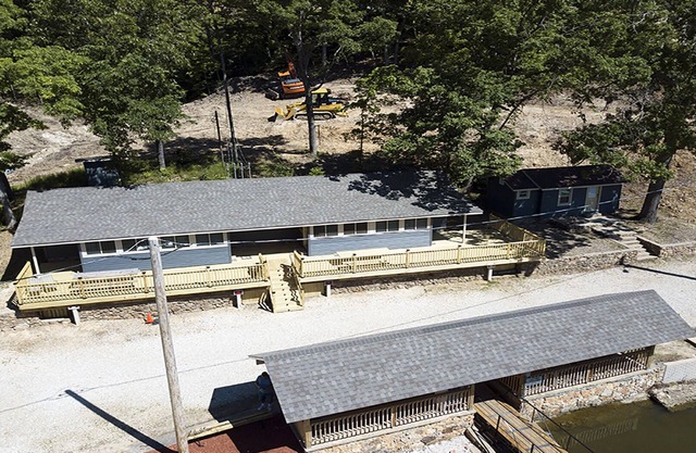 Sunrise Shores Cabin #6 Lake Front with a POOL!