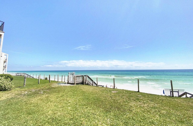 Sunseekers - 2 - 2 Br condo by RedAwning